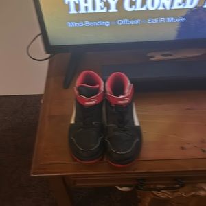 Black pumas good quality needs cleaning one pair, red and black price 10 bucks